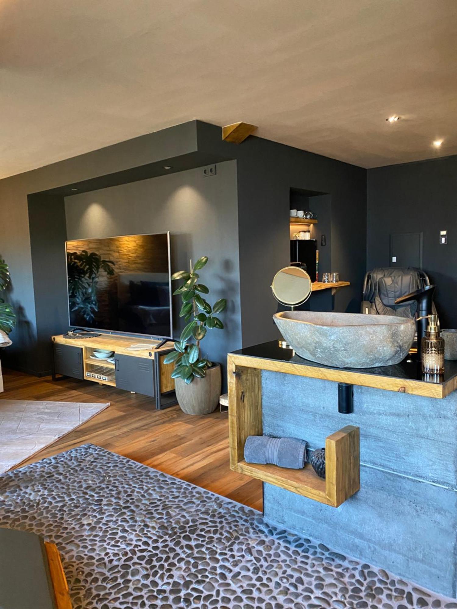 Private Wellness Suiten Mit Whirlpool Essen Bagian luar foto