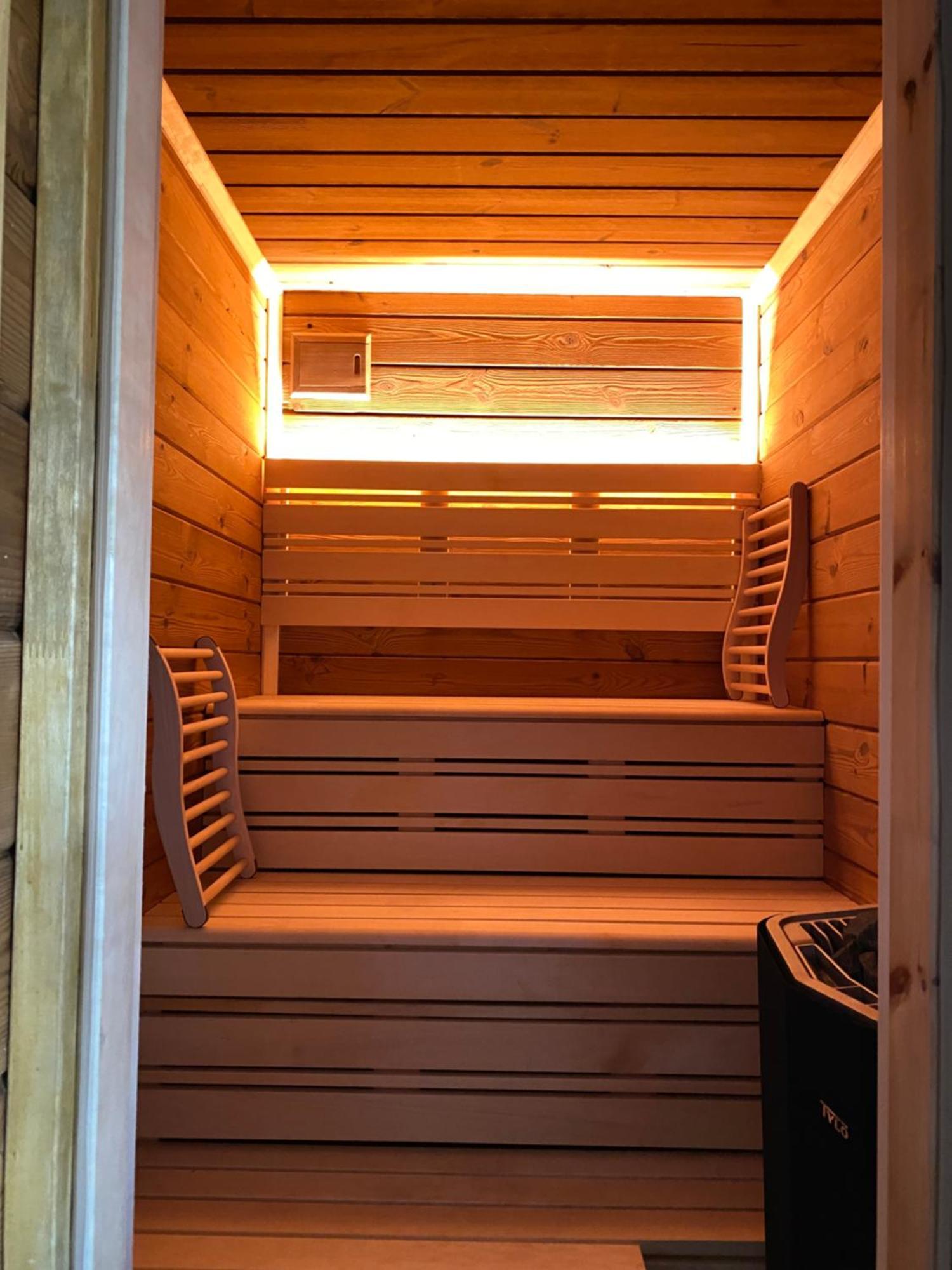 Private Wellness Suiten Mit Whirlpool Essen Bagian luar foto
