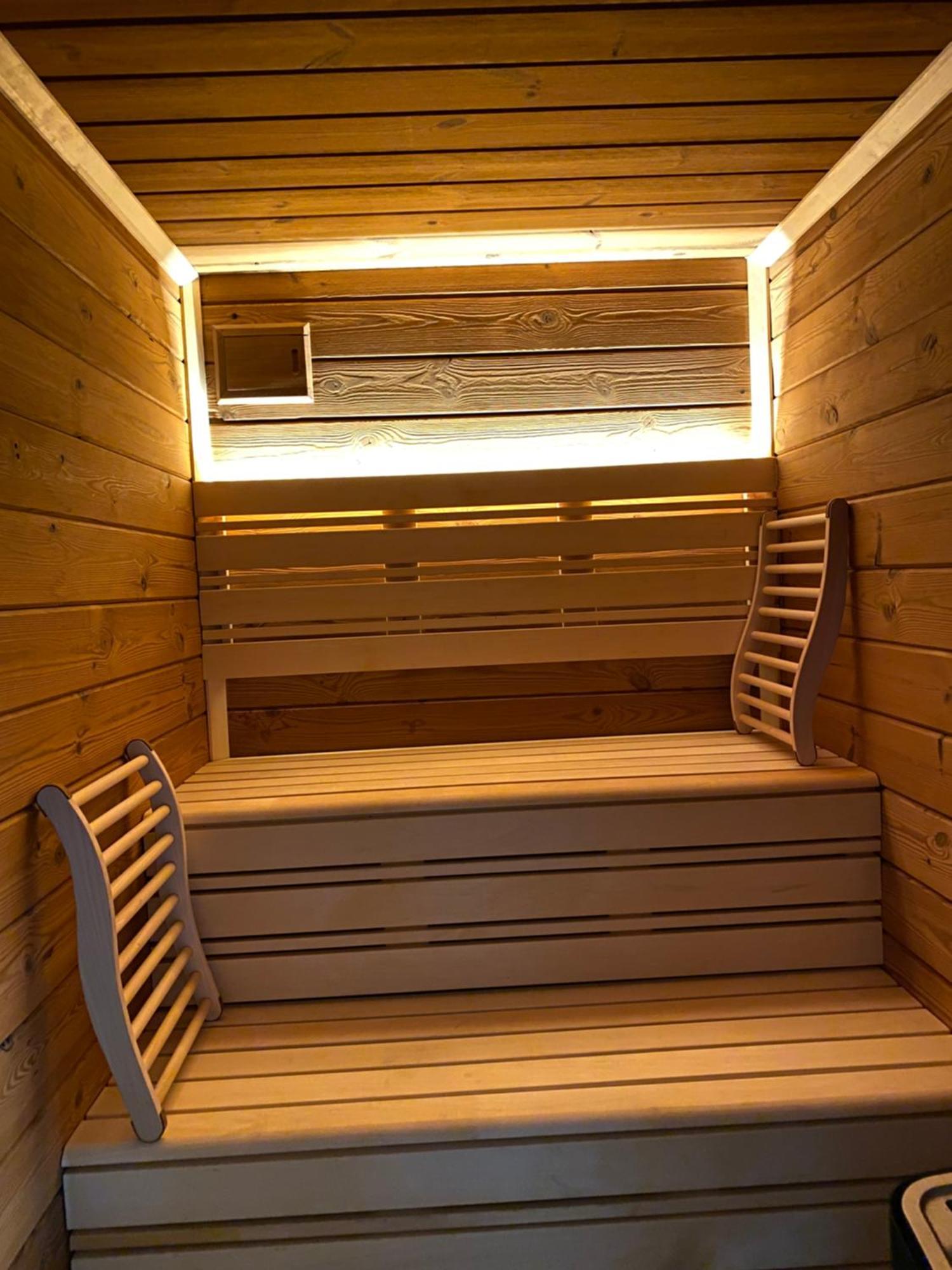 Private Wellness Suiten Mit Whirlpool Essen Bagian luar foto
