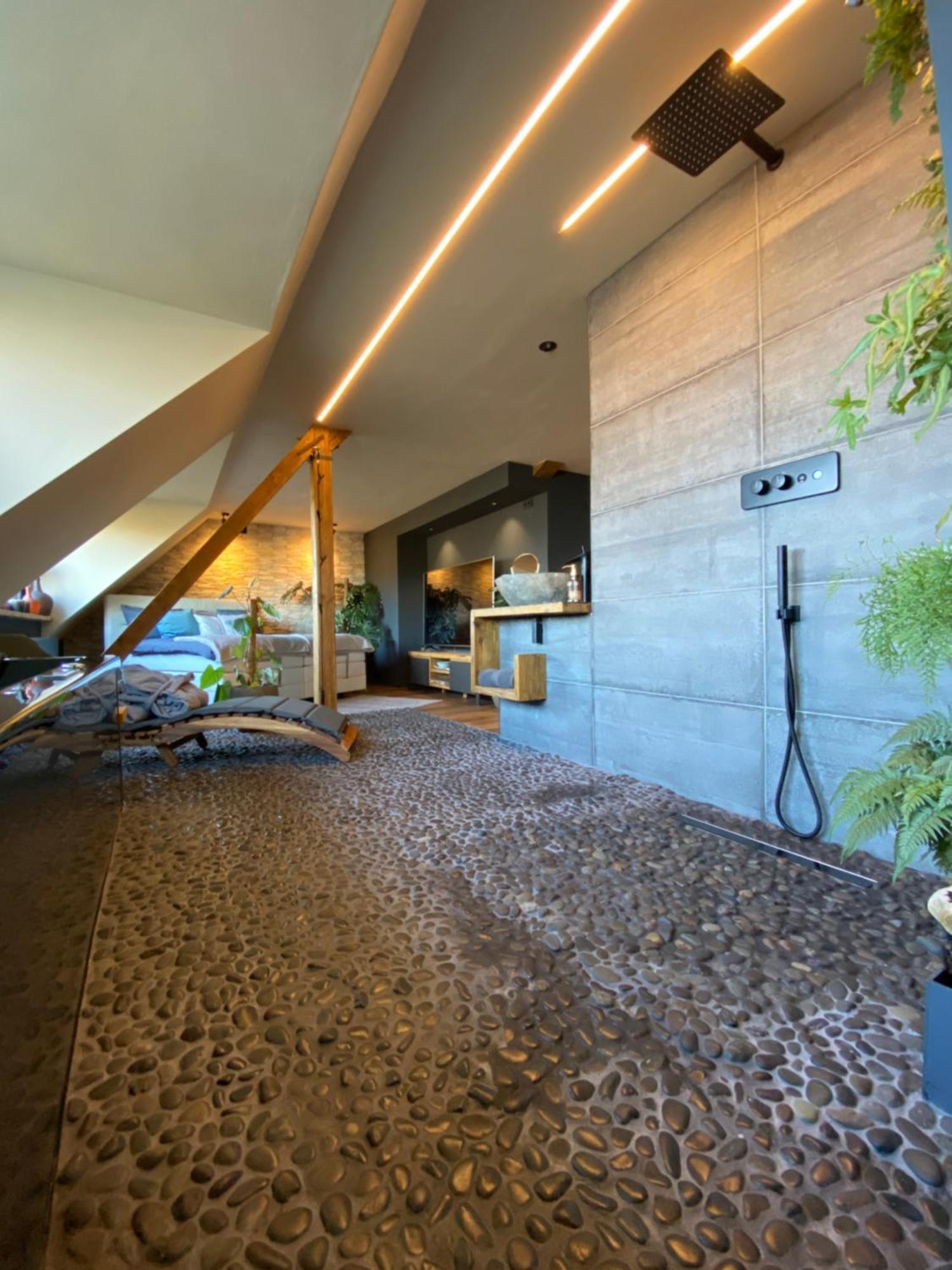 Private Wellness Suiten Mit Whirlpool Essen Bagian luar foto