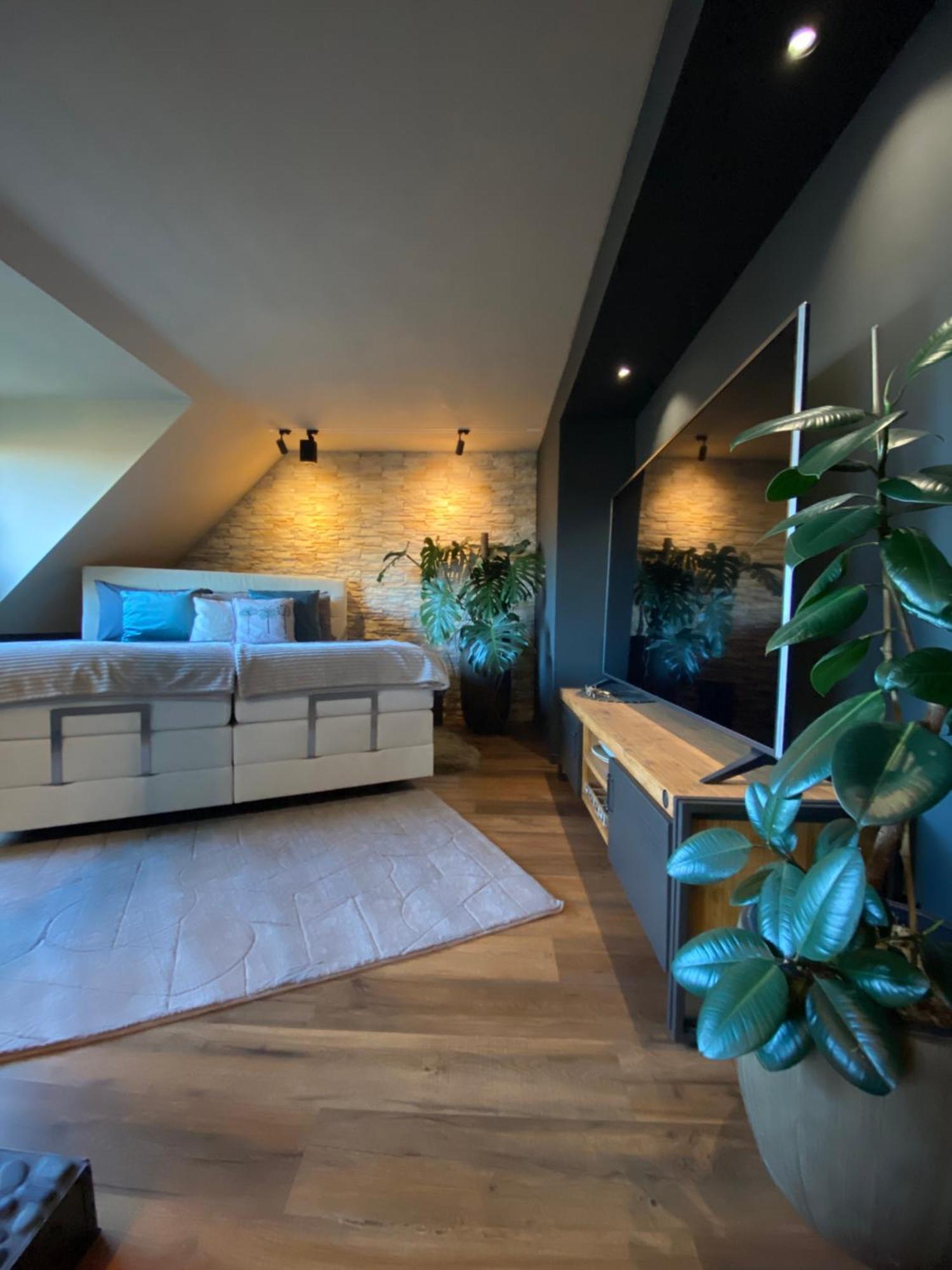 Private Wellness Suiten Mit Whirlpool Essen Bagian luar foto